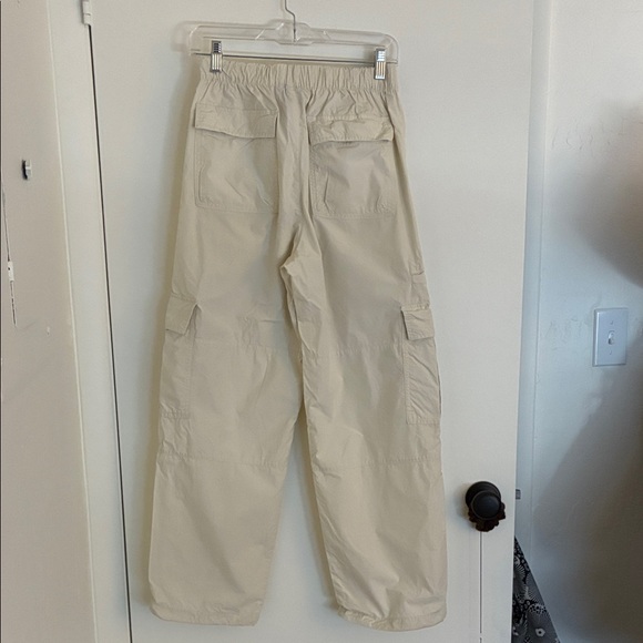 GAP elastic waist tan cargo pants. Size extra small - Picture 7 of 11